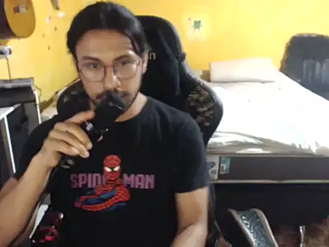 Snapshot of Kravensini chatting on June 15, 2026, 5:31 am Kravensini online show from June 15, 2026, 5:31 am