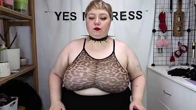Snapshot of mistress_molly chatting on May 16, 2026, 10:36 am mistress molly online show from May 16, 2026, 10:36 am