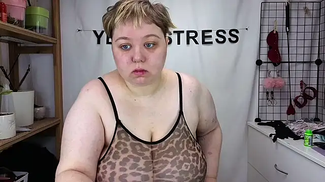 Snapshot of mistress_molly chatting on May 17, 2026, 5:05 am mistress molly online show from May 17, 2026, 5:05 am