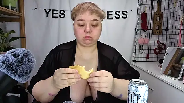 Snapshot of mistress_molly chatting on May 23, 2026, 5:23 am mistress molly online show from May 23, 2026, 5:23 am
