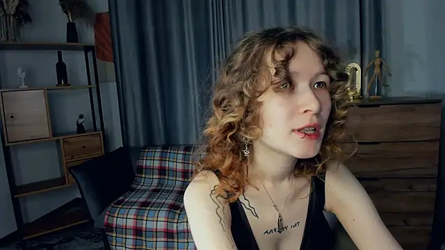 Snapshot of EstellaZion chatting on July 25, 2026, 7:44 pm EstellaZion online show from July 25, 2026, 7:44 pm