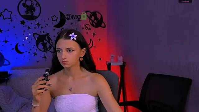 Snapshot of caroline_honeyy chatting on July 13, 2026, 9:01 am caroline honeyy online show from July 13, 2026, 9:01 am