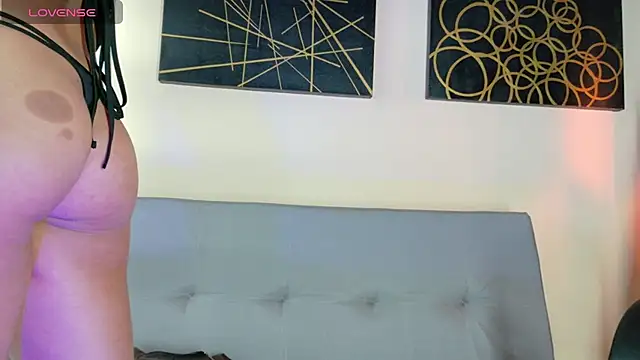 Sofi Williams2 online show from May 23, 2026, 7:29 pm