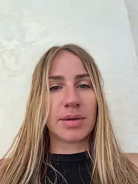 Snapshot of AnnaMist_ chatting on June 29, 2026, 5:57 am AnnaMist online show from June 29, 2026, 5:57 am