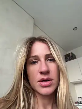 Snapshot of AnnaMist_ chatting on July 11, 2026, 2:20 pm AnnaMist online show from July 11, 2026, 2:20 pm