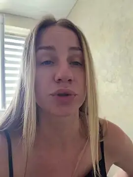 Snapshot of AnnaMist_ chatting on July 20, 2026, 5:00 am AnnaMist online show from July 20, 2026, 5:00 am