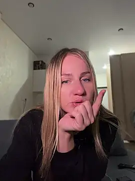 Snapshot of AnnaMist_ chatting on July 22, 2026, 6:11 pm AnnaMist online show from July 22, 2026, 6:11 pm