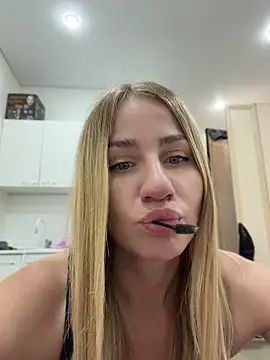 Snapshot of AnnaMist_ chatting on July 26, 2026, 7:21 pm AnnaMist online show from July 26, 2026, 7:21 pm