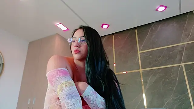 emily-Hornyy online show from May 18, 2026, 12:22 pm