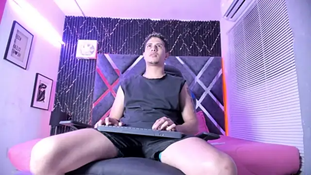 dominic connor online show from July 20, 2026, 3:21 am