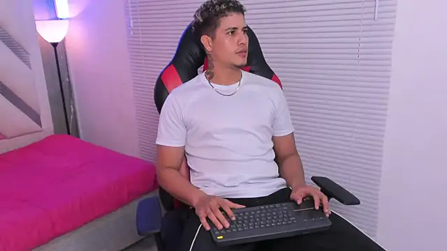 dominic connor online show from July 22, 2026, 3:20 am