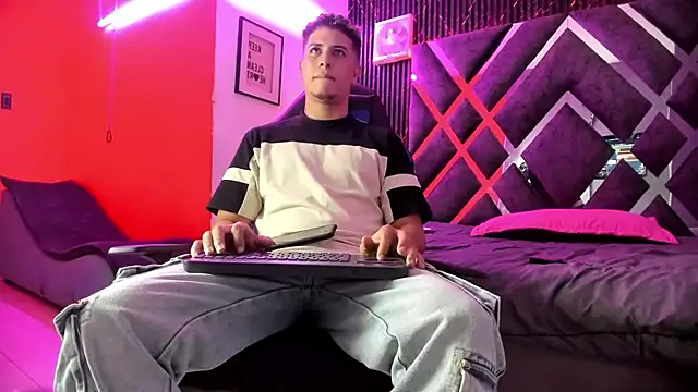 dominic connor online show from July 25, 2026, 3:37 am