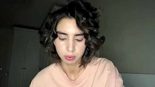 JessiaRuezga online show from May 18, 2026, 12:22 pm