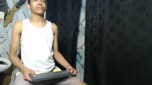Snapshot of RONALDA_HOT26 chatting on May 21, 2026, 7:48 am RONALDA HOT26 online show from May 21, 2026, 7:48 am