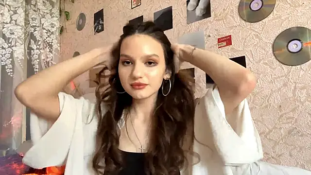 CarleenColley online show from May 19, 2026, 7:58 am