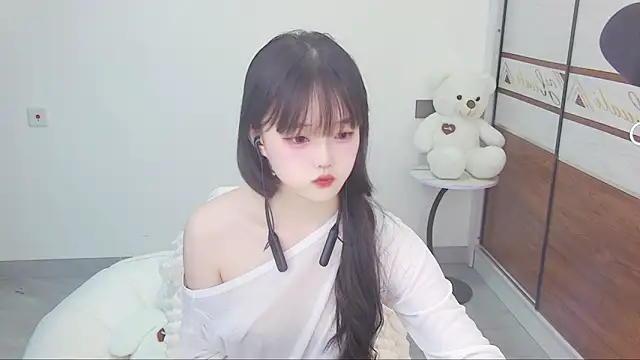 Evil-Bunny007 online show from May 16, 2026, 10:36 am