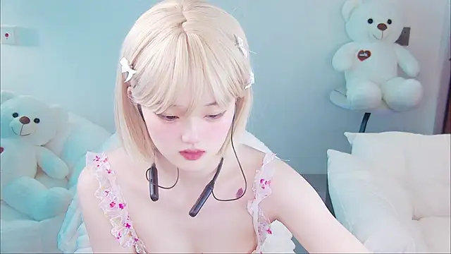 Evil-Bunny007 online show from May 25, 2026, 10:54 am