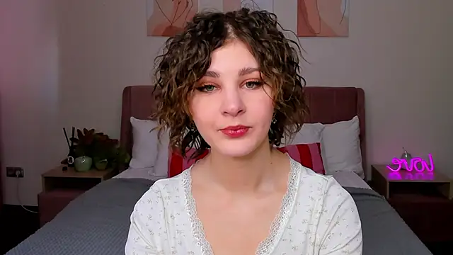 Snapshot of Kira__Fluffy chatting on May 25, 2026, 12:16 am Kira Fluffy online show from May 25, 2026, 12:16 am
