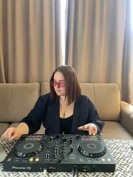 Joan Taylor1 online show from May 30, 2026, 11:51 am