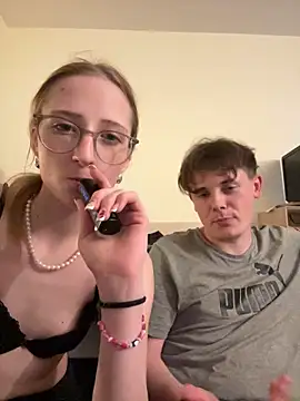 LauraundSteve  online show from May 26, 2026, 7:10 pm