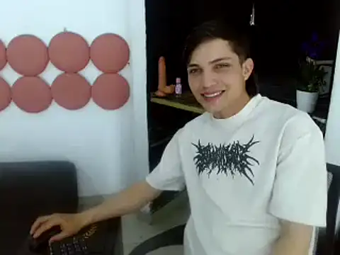 Snapshot of MaxxLouis chatting on May 23, 2026, 12:09 pm MaxxLouis online show from May 23, 2026, 12:09 pm
