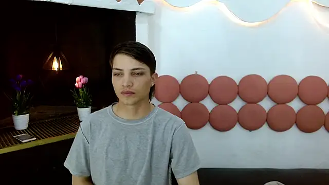 Snapshot of MaxxLouis chatting on May 27, 2026, 11:29 am MaxxLouis online show from May 27, 2026, 11:29 am