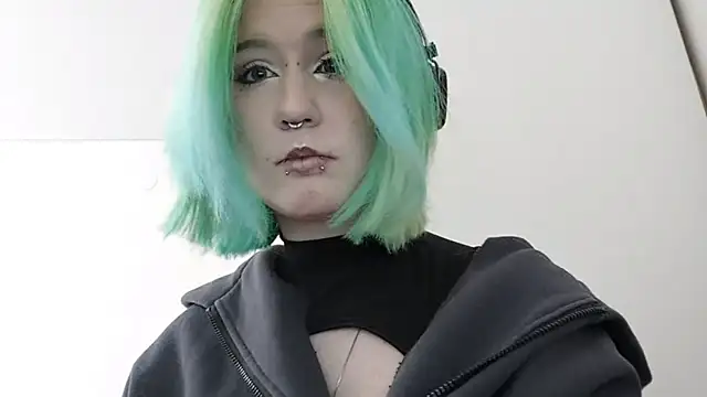 HunXena online show from May 18, 2026, 3:18 pm
