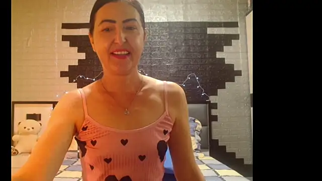 Ada Vera online show from May 19, 2026, 2:01 pm