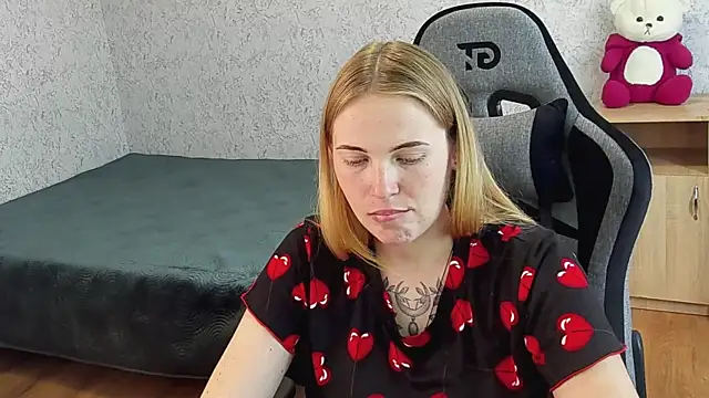NikkyReyyy online show from July 28, 2026, 3:21 pm