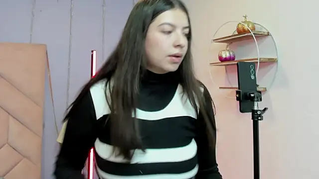 Sara Deen online show from July 27, 2026, 11:39 am