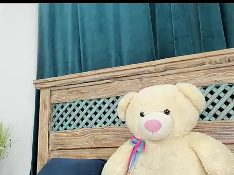 EmmaEbony1 online show from May 19, 2026, 6:14 pm