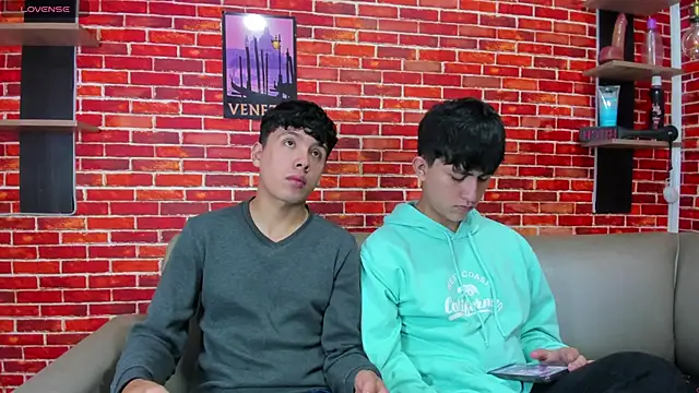 Hoot boyss  online show from May 22, 2026, 7:41 pm