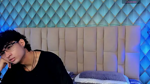 Sofia-Ethan online show from May 25, 2026, 6:25 pm