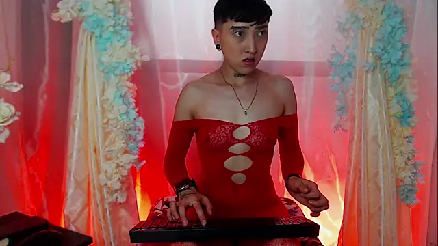 Snapshot of MAXYM_LUXE_ chatting on June 1, 2026, 8:32 pm MAXYM LUXE online show from June 1, 2026, 8:32 pm