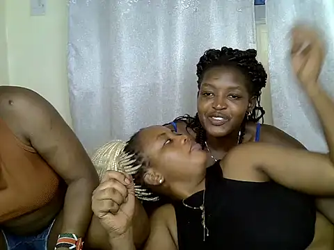 Lorainebabes online show from June 6, 2026, 2:27 am