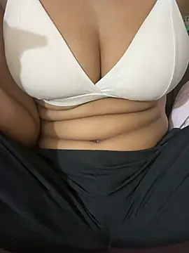 Snapshot of Poonam-Ray chatting on June 17, 2026, 6:27 am Poonam-Ray online show from June 17, 2026, 6:27 am
