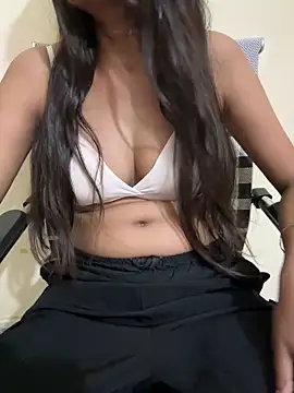 Snapshot of Poonam-Ray chatting on June 19, 2026, 5:28 pm Poonam-Ray online show from June 19, 2026, 5:28 pm