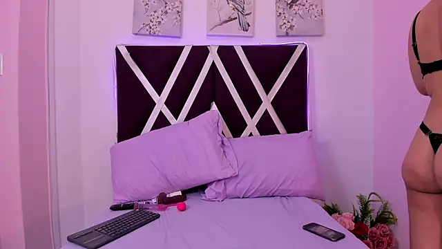 ellieblont online show from July 21, 2026, 3:42 am