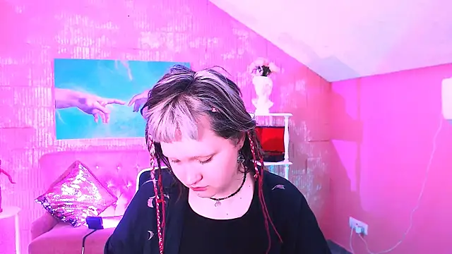 ViolettWoods online show from July 19, 2026, 6:28 am