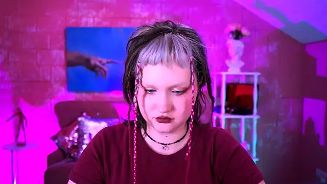 ViolettWoods online show from July 20, 2026, 10:50 am