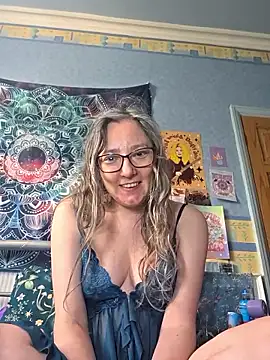 Izzylove47 online show from May 18, 2026, 11:49 am