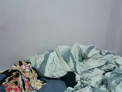 Squirty pussie online show from July 19, 2026, 8:40 am