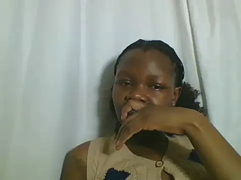 Sweetgal2025 online show from July 18, 2026, 6:12 pm
