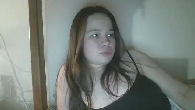 RiaLowelyt online show from May 24, 2026, 9:42 pm