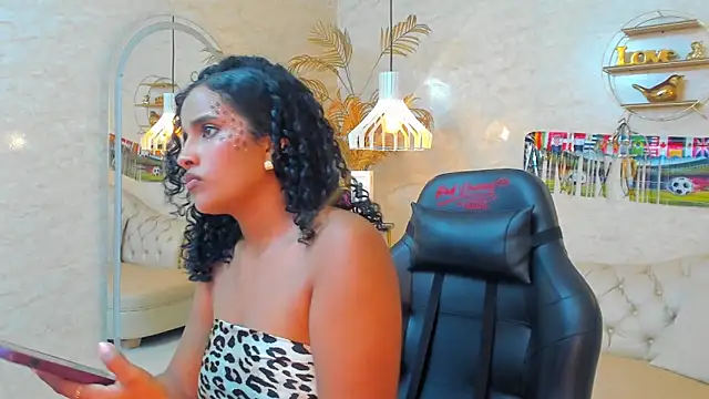 Horny Curls online show from June 23, 2026, 3:48 am