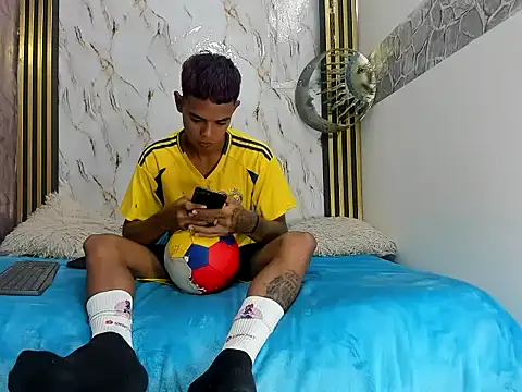 cute boy angelx18 online show from May 23, 2026, 6:12 pm