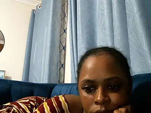 Snapshot of pretty_zii chatting on May 15, 2026, 6:04 pm pretty zii online show from May 15, 2026, 6:04 pm