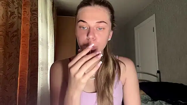 HoneysPiee online show from July 26, 2026, 11:28 am