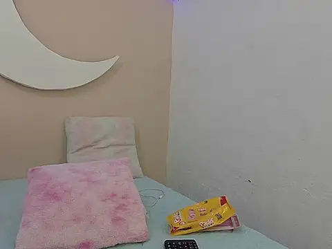 SamanthaLaurent online show from July 28, 2026, 7:39 pm