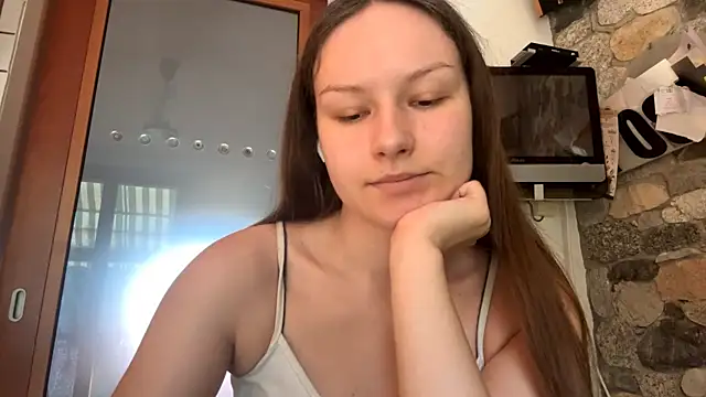 ShaylaChong online show from July 15, 2026, 7:02 am